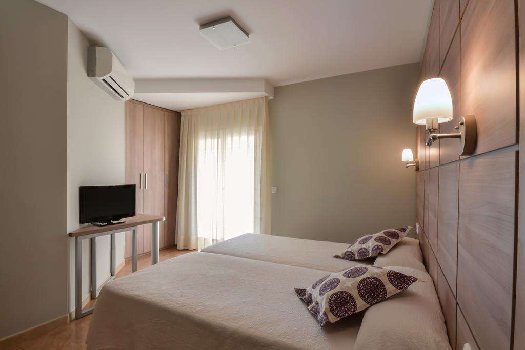 El Cami Hotel กัมบริลส์ ภายนอก รูปภาพ