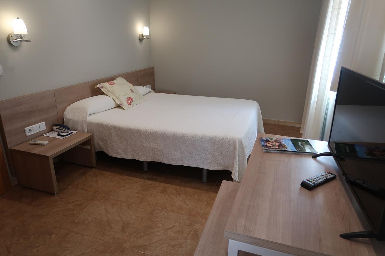 El Cami Hotel กัมบริลส์ ภายนอก รูปภาพ
