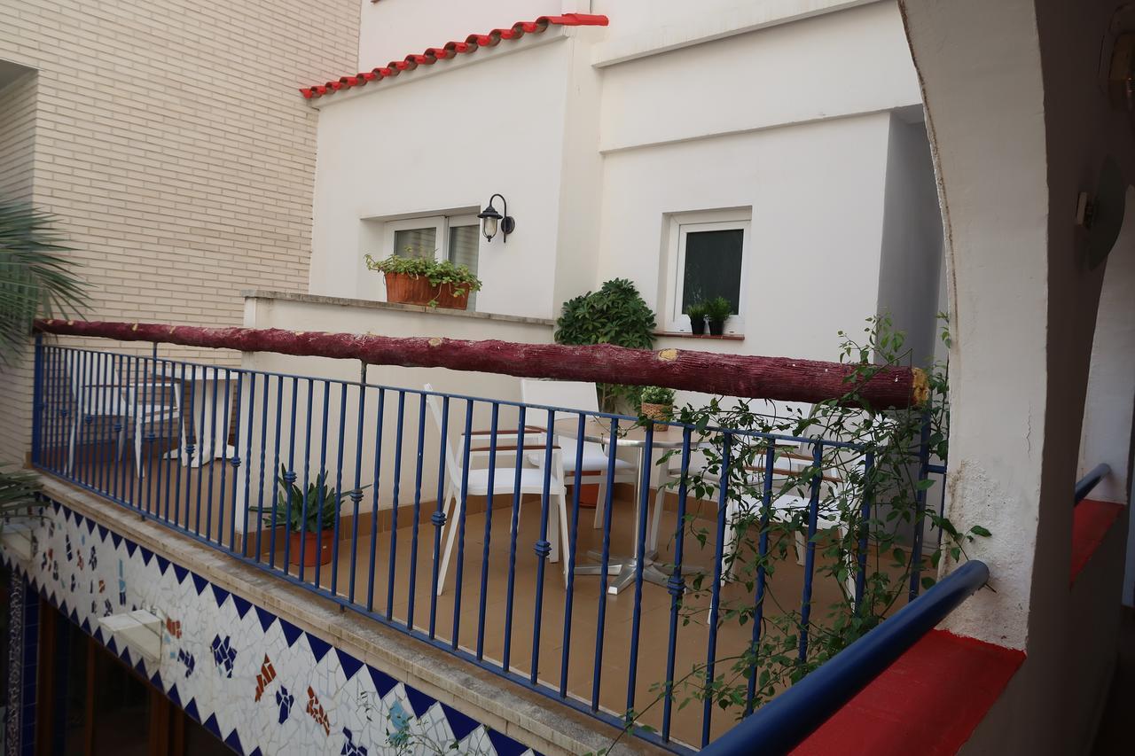 El Cami Hotel กัมบริลส์ ภายนอก รูปภาพ